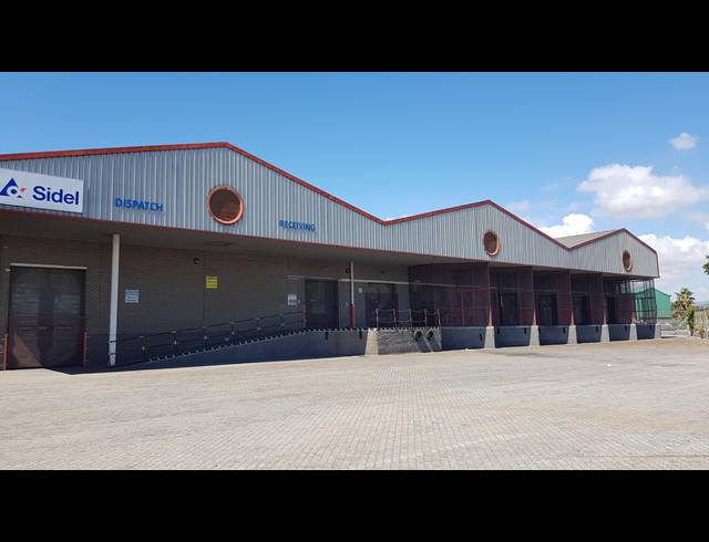 2,476M² FACTORY TO LET IN TRIANGLE FARM